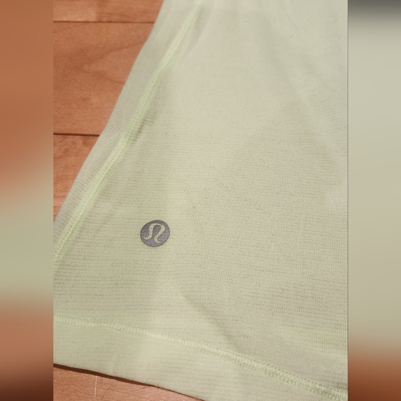 NEW! LULULEMON 2-in-1 tank top with built in sports bra in lemon/ grey in size 4 - Picture 4 of 14